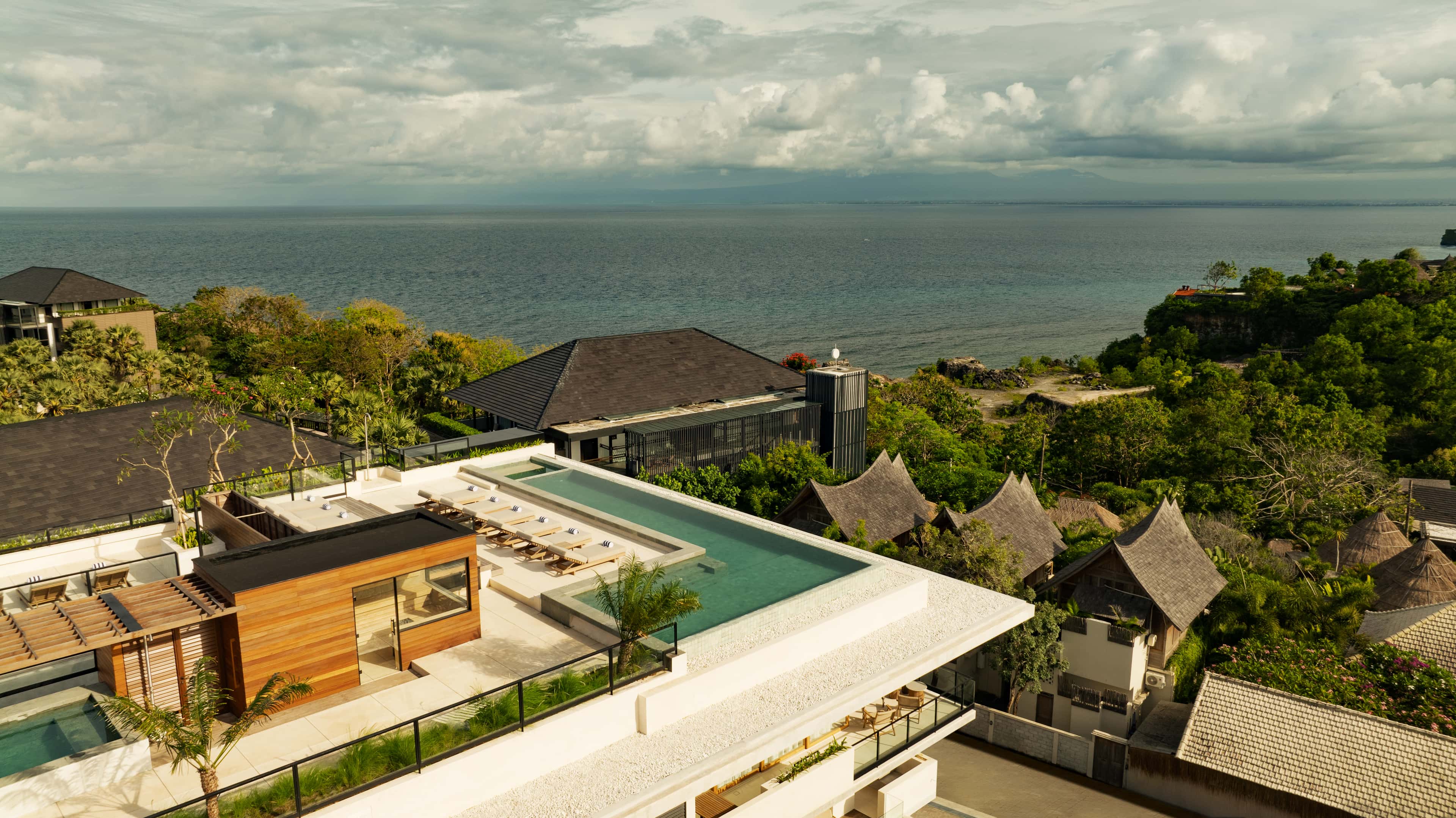 Lifestyle Residence Uluwatu rooftop pool